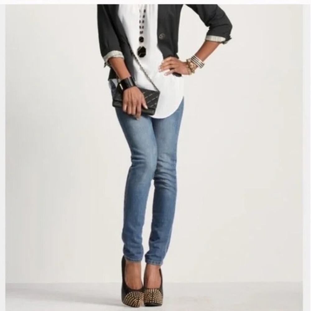 Cabi 319 Ruby Vintage Distressed Medium Skinny eans Size 4